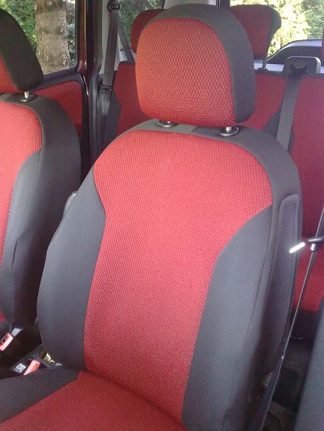 Pokrowce samochodowe szyte na miarę, czerwono-czarne – Bomis-Ex Bielsko-Biała