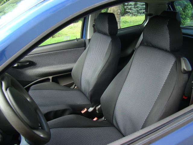 Pokrowce szaro-czarne do małego auta